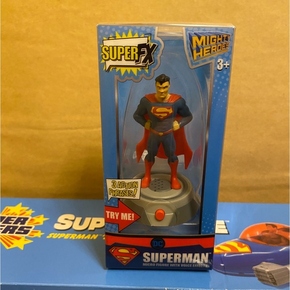 Superman Toy Bundle. Super FX Talking Superman Figure & Super Powers Supermobile - Picture 3 of 6